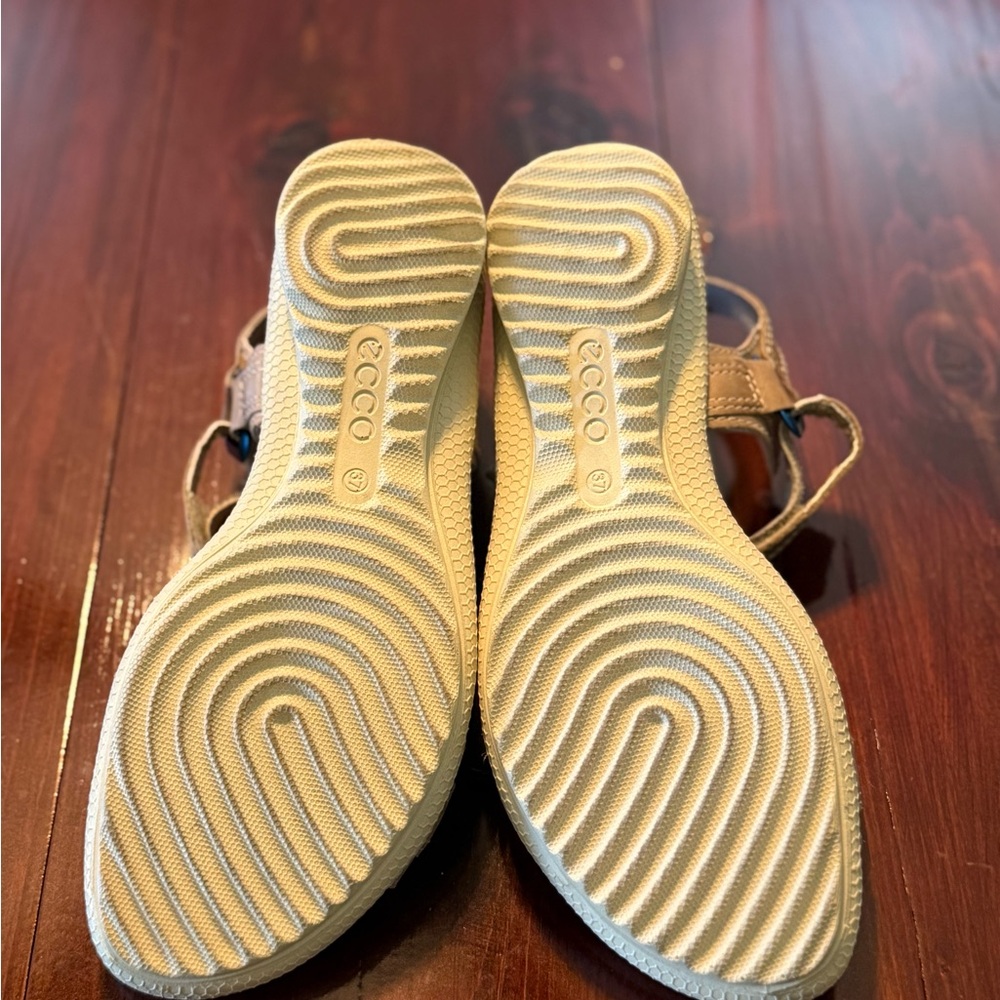Women's Tan Sandals - Picture 7 of 7